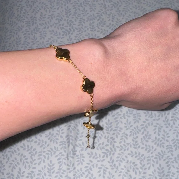 Gold Floral Clover Chain Bracelet - Women Jewelry - Picture 2 of 3